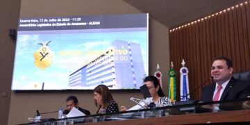 Deputado Roberto Cidade comanda votação da LDO e faz balanço das atividades do 1º semestre