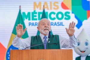Leia mais sobre o artigo Lula passa por procedimento em hospital