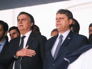 Leia mais sobre o artigo Bolsonaro exalta Tarcísio após governador jurar lealdade