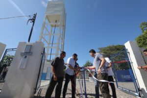 Leia mais sobre o artigo <strong>Wilson Lima entrega sistema de abastecimento de água à comunidade da zona rural de Manaus</strong>