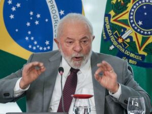 Leia mais sobre o artigo Lula contra armas: “Não se pode permitir que haja arsenais nas mãos de pessoas”