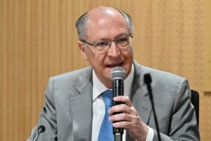 Leia mais sobre o artigo Alckmin veta Lei que disponibiliza uniformes escolares na educação básica￼