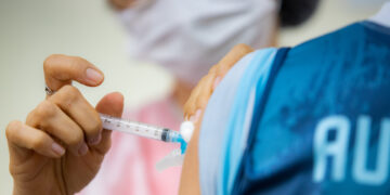 Vacina contra a Covid-19 está disponível em nove salas de imunização da Prefeitura de Manaus neste sábado