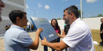 Governador Wilson Lima entrega obra que amplia o sistema de abastecimento de água em Maués