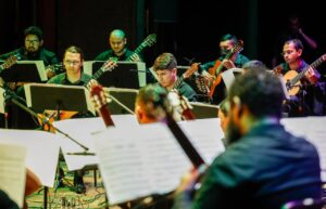 Leia mais sobre o artigo Orquestra de Violões do Amazonas faz homenagem ao rei Roberto Carlos com o espetáculo ‘Emoções’