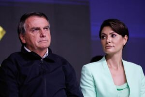 Leia mais sobre o artigo Bolsonaro e Michelle ficam em silêncio em depoimento à PF￼