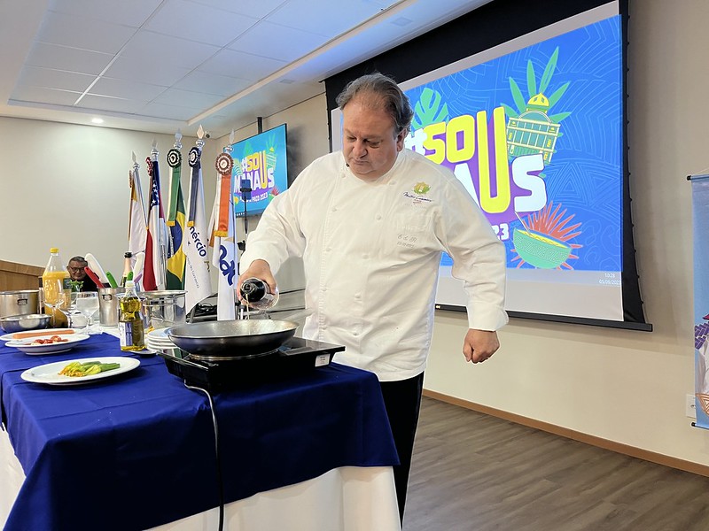 Você está visualizando atualmente Show culinário de renome internacional, chef Erick Jacquin encanta no ‘#SouManaus 2023’