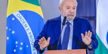 Deputados pedem investigação de suposto crime eleitoral de Lula