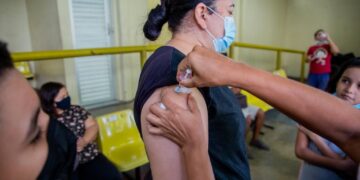 Prefeitura oferta vacina contra Covid-19 em nove pontos de imunização neste sábado