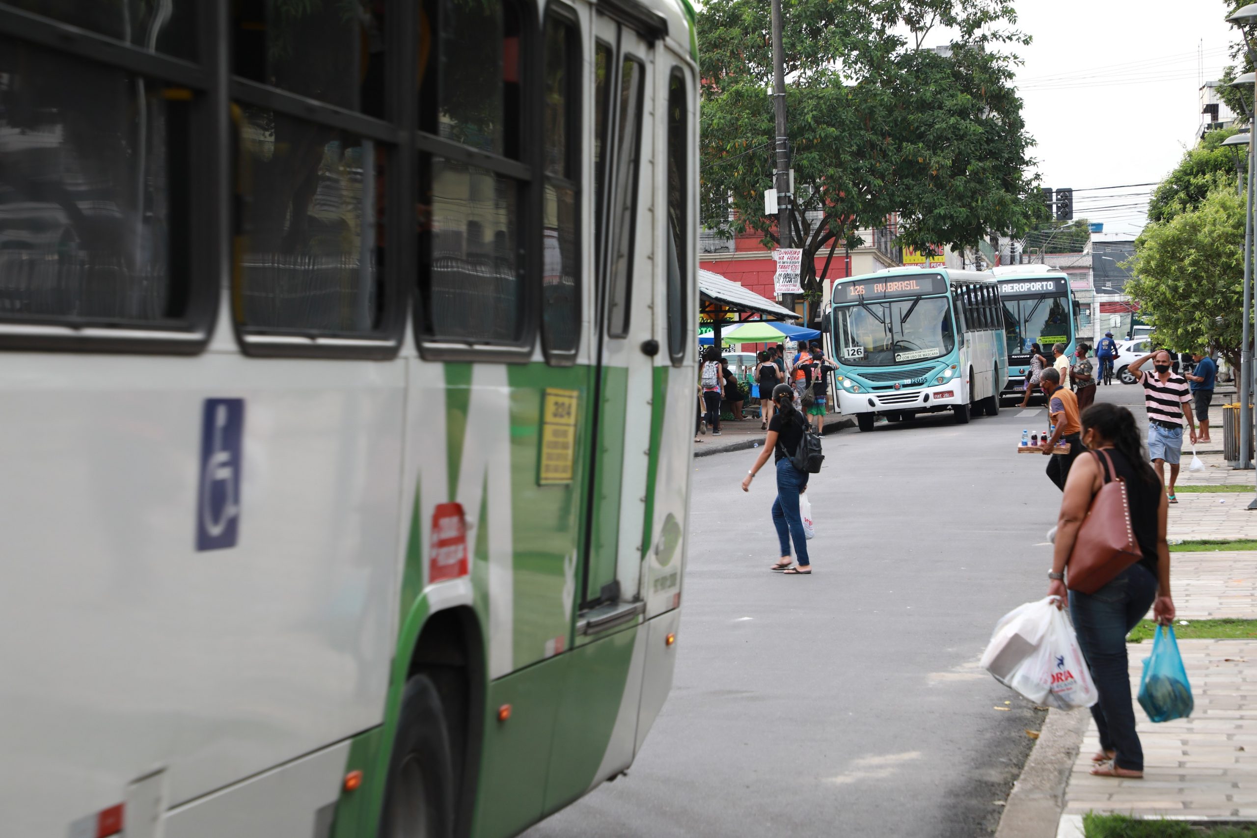 Você está visualizando atualmente Prefeitura altera itinerário de ônibus no Centro e oferece ainda mais reforço na frota dos coletivos durante ‘#SouManaus 2023’