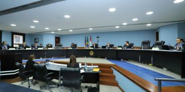 Wilson Lima sanciona projeto que altera regras de eleição do TCE-AM