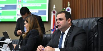 Roberto Cidade comanda votação que autoriza contratação de profissionais da enfermagem e moção de repúdio à ministra do Meio Ambiente