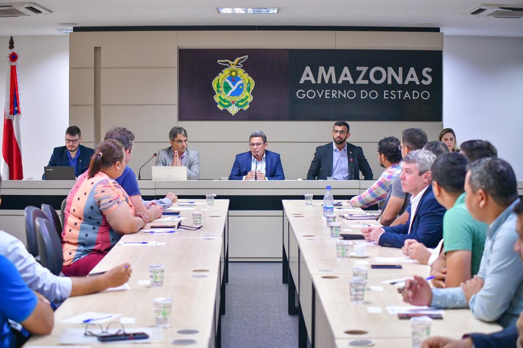Você está visualizando atualmente <strong>Governo do Amazonas garante recursos federais para controlar incêndios florestais e desmatamento até 2026</strong>