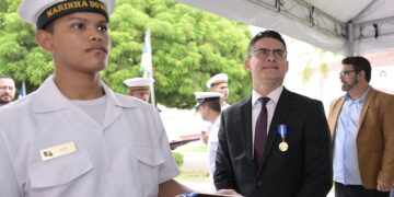 David Almeida recebe medalha ‘Amigo da Marinha’