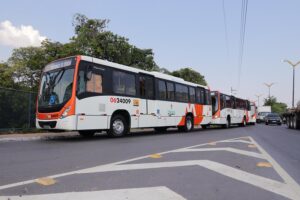 Leia mais sobre o artigo Prefeito entrega novos ônibus e totaliza 315 veículos modernos na frota de Manaus