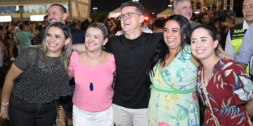 Prefeitura de Manaus homenageia servidores públicos com grande festa no sambódromo