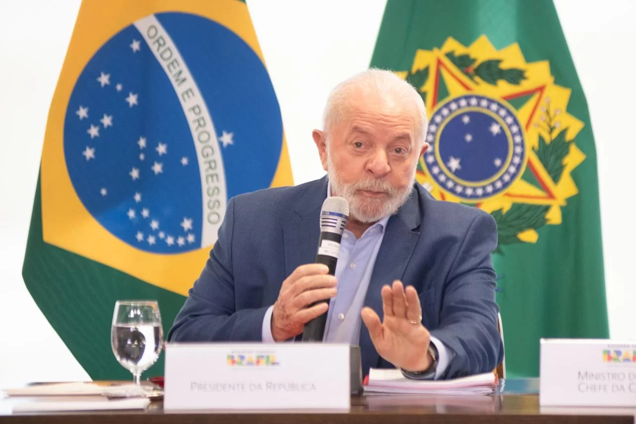 Você está visualizando atualmente Lula fala de fome e critica “bilhões de dólares” usados em guerras