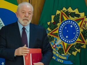 Leia mais sobre o artigo Não marquem viagem antes de saber as datas da reunião, avisa Lula a ministros
