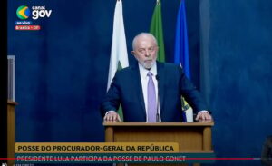 Leia mais sobre o artigo O discurso que Lula prometeu não fazer na posse de Gonet
