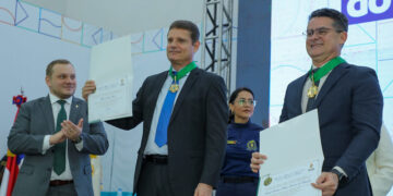 Prefeito de Manaus recebe Medalha do Mérito da Procuradoria Geral do Município