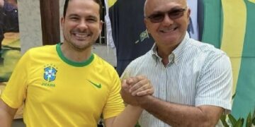 Com as bênçãos de Bolsonaro, Capitão Alberto Neto pode ter Coronel Menezes como vice