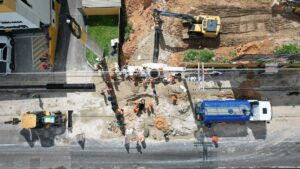 Leia mais sobre o artigo Prefeitura executa 60% da obra em cratera e anuncia recapeamento na avenida Constantino Nery 