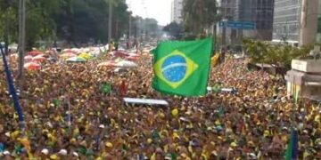 ‘Ato Pela Democracia’ reuniu 750 mil pessoas na Avenida Paulista
