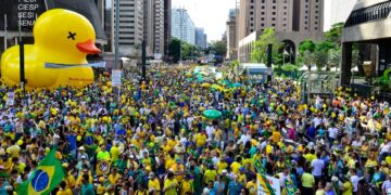 Mais brasileiros se declaram ‘bolsonaristas’ do que ‘petistas’, aponta Atllas/Intel