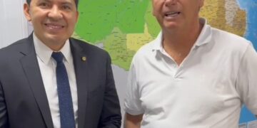 Ao lado de Delegado Péricles, Bolsonaro confirma vinda à Manaus