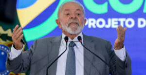 Leia mais sobre o artigo Em reunião ministerial, Lula chama Bolsonaro de “covardão”
